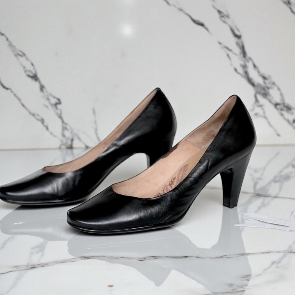 Sofft Black Leather Almond Toe Pumps Womens 10M Mid Heel Quiet‎ Luxury Classic